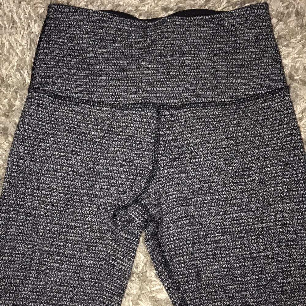 Wunder under LULULEMON LEGGINGS